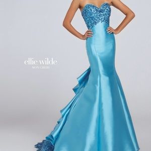 Ellie Wilde Blue dress size 6